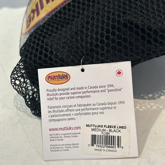 Muttluks. Size Medium. Brand new. Never been used. - Picture 5 of 5